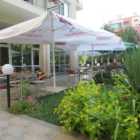 Family Aurelia Hotell Slăntjev Brjag